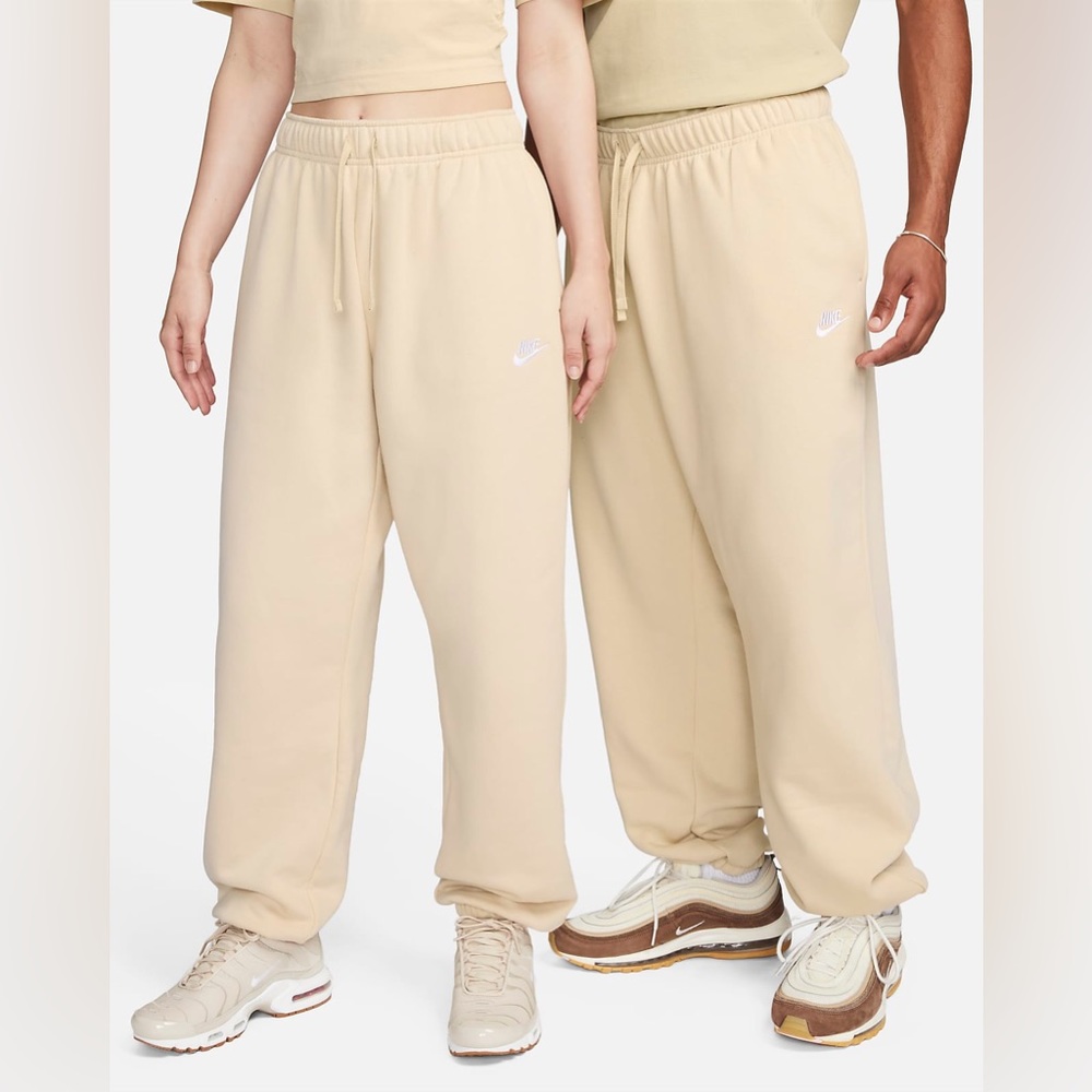 Nike Sportswear Club Fleece Women's Mid-Rise Oversized Sweatpants